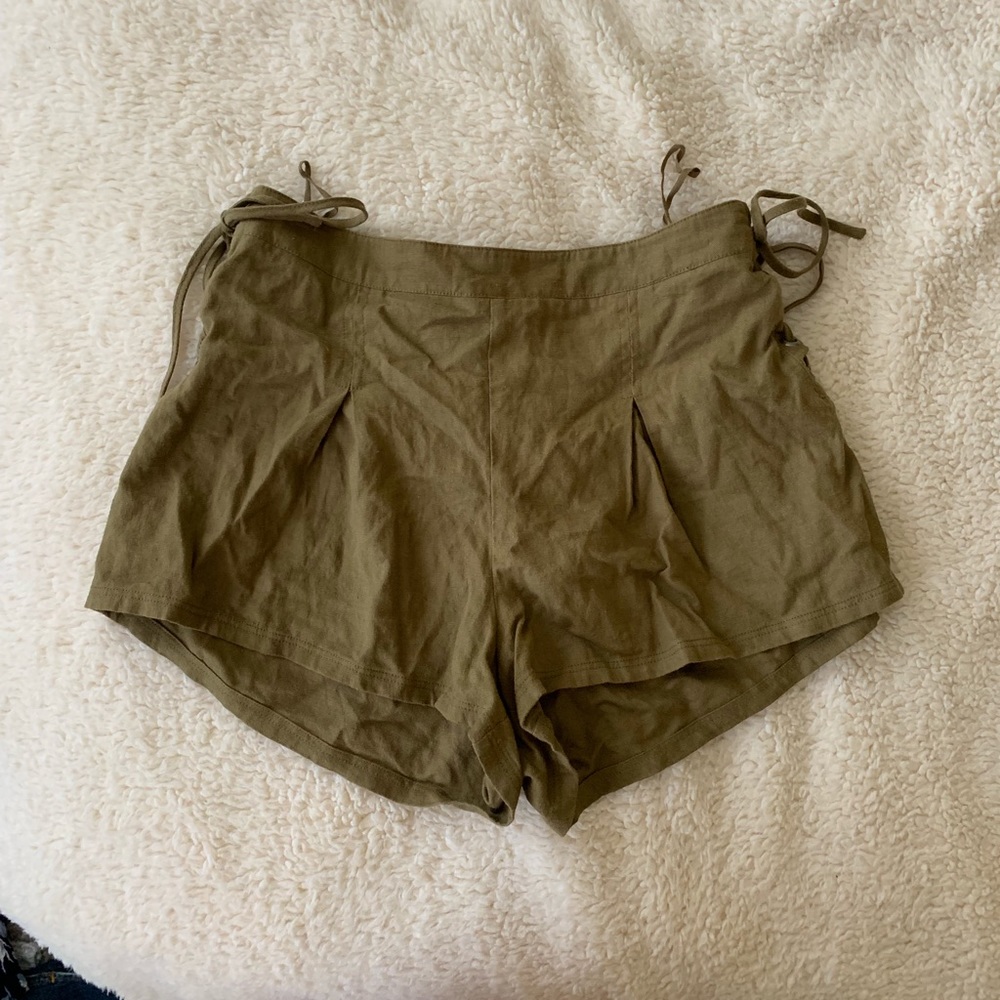 Comfy and cute green flowy shorts